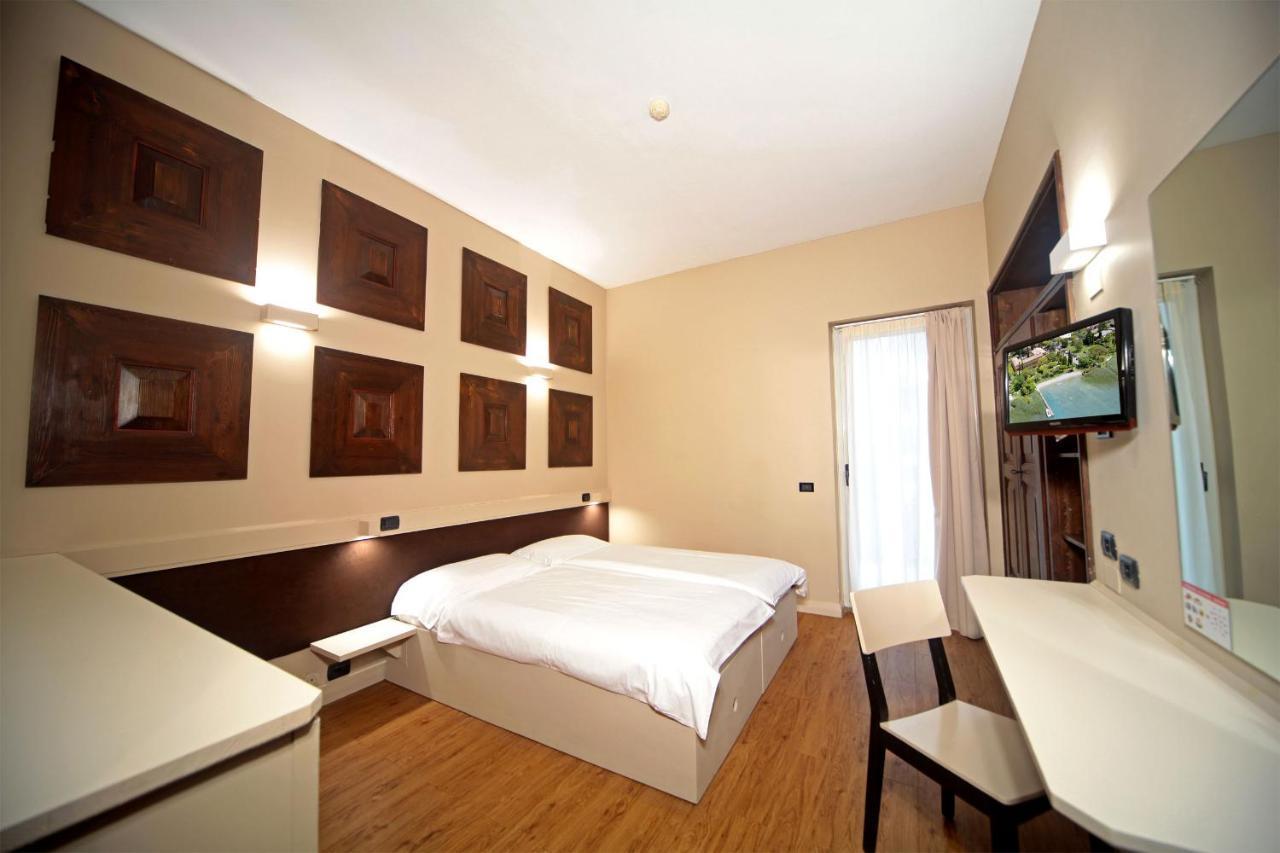 Hotel La Pauel Сирмионе Экстерьер фото