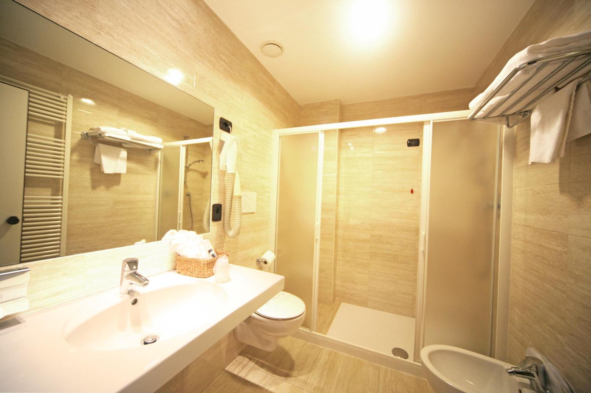 Hotel La Pauel Сирмионе Экстерьер фото