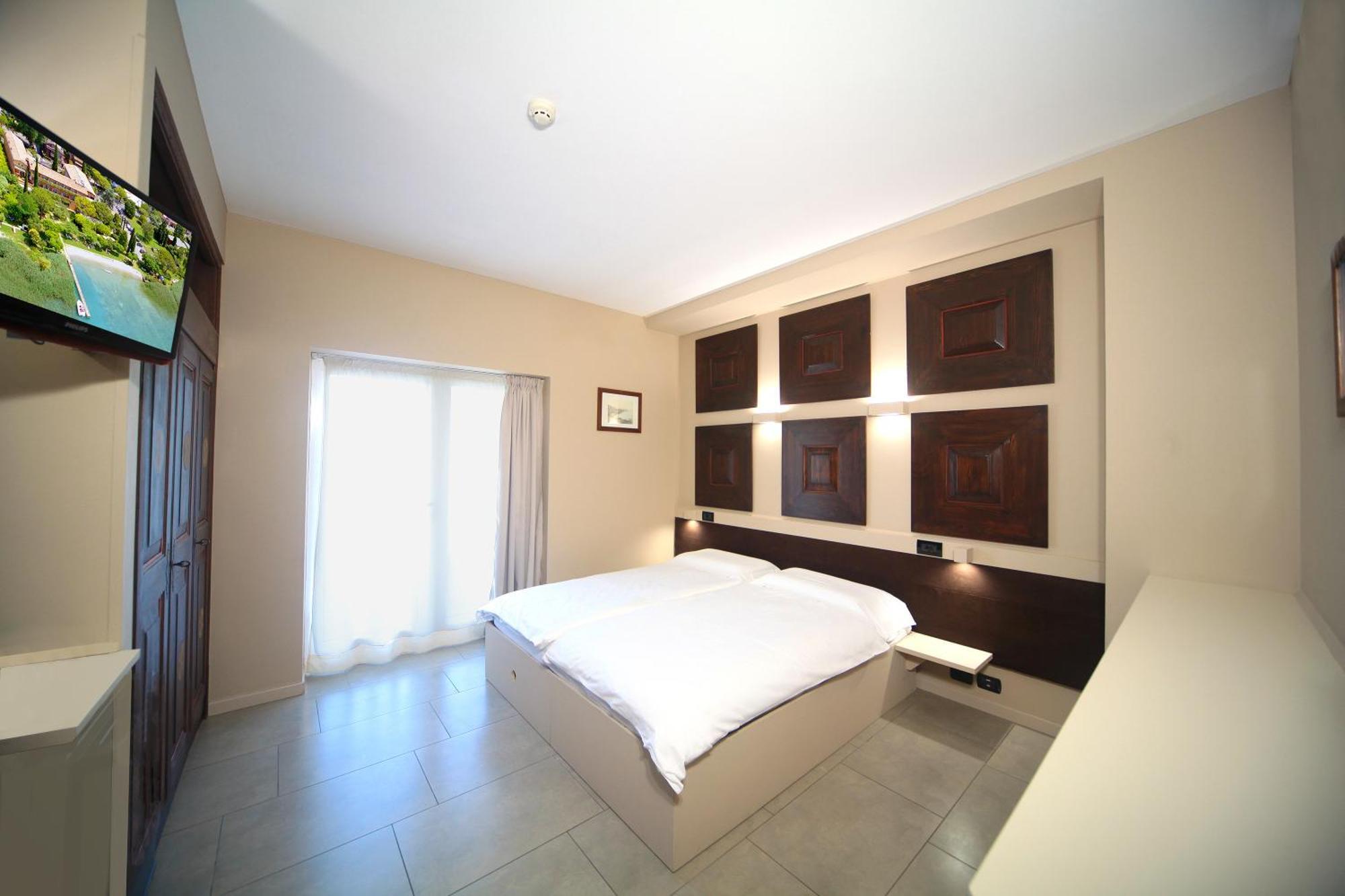 Hotel La Pauel Сирмионе Экстерьер фото