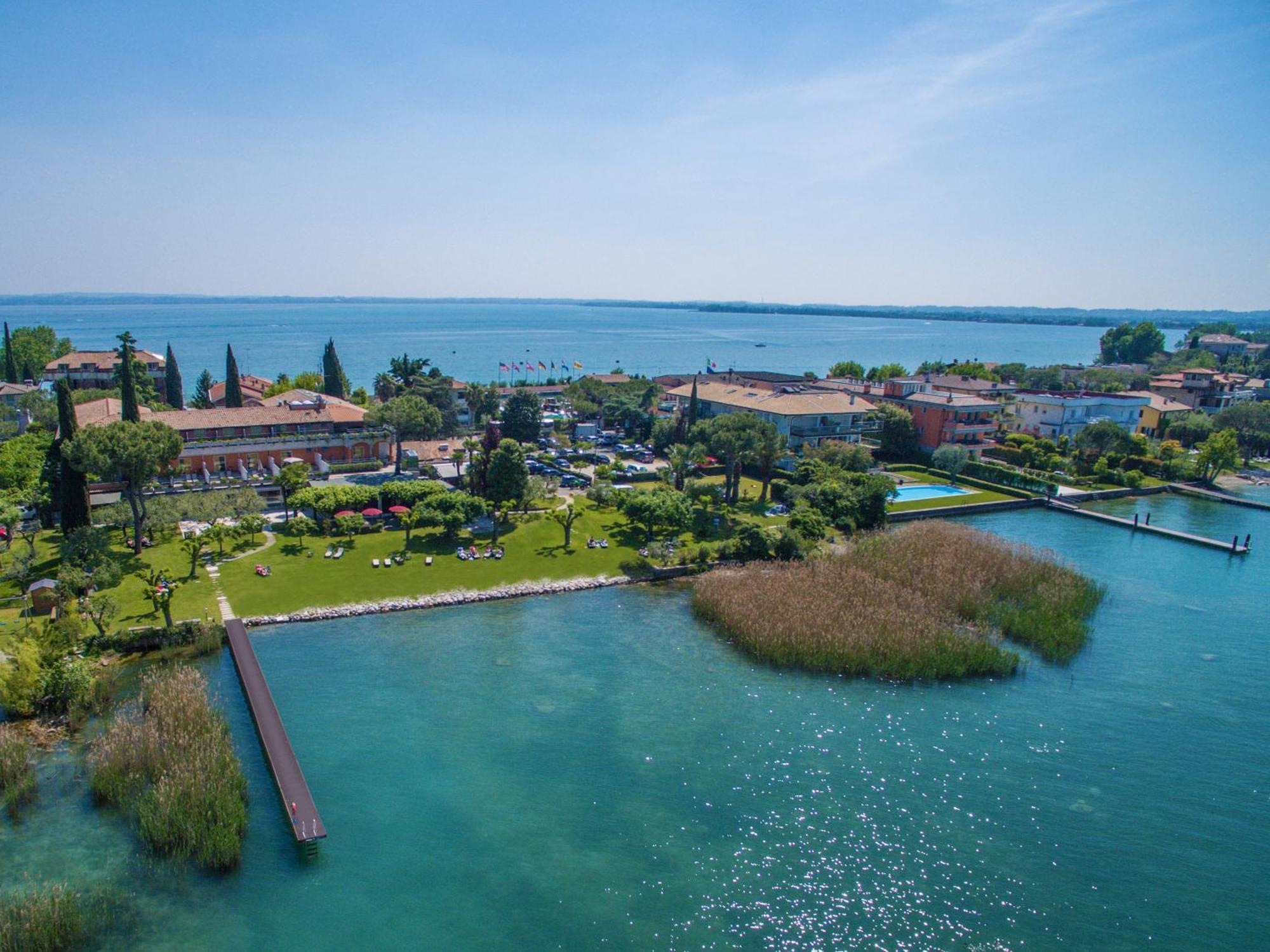 Hotel La Pauel Сирмионе Экстерьер фото